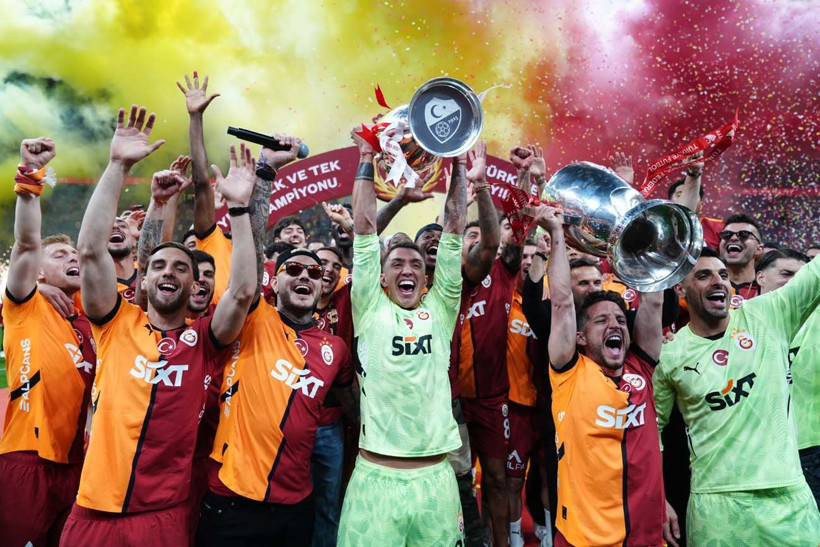 Galatasaray, şampiyonluk kupasını RAMS Park'ta kaldırdı; Muslera omuzlarda veda etti - Resim: 1