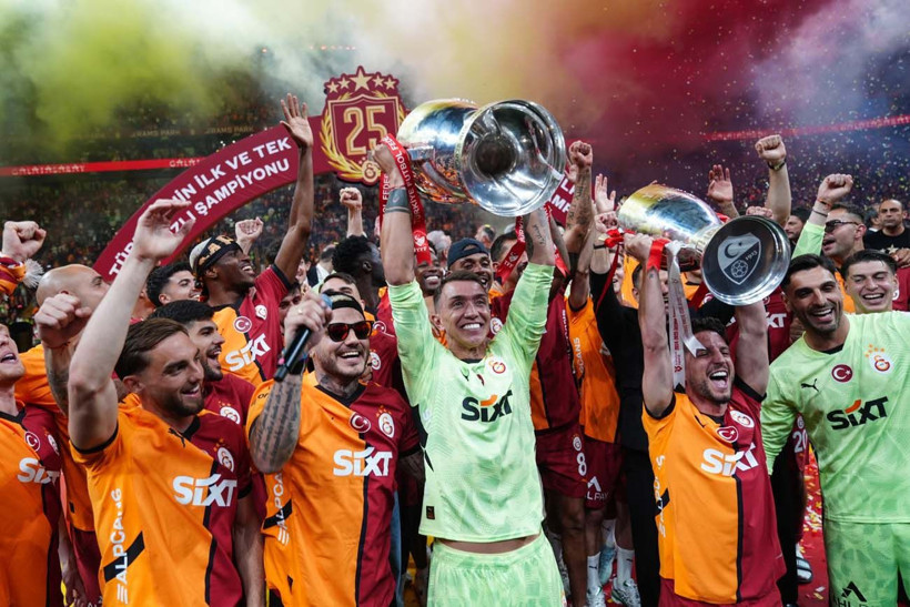 Galatasaray, şampiyonluk kupasını RAMS Park'ta kaldırdı; Muslera omuzlarda veda etti - Resim: 2