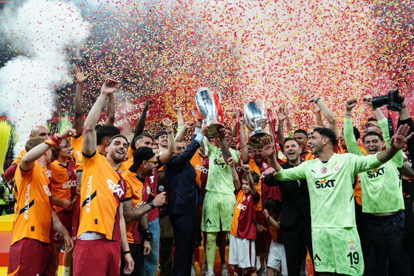 Galatasaray, şampiyonluk kupasını RAMS Park'ta kaldırdı; Muslera omuzlarda veda etti - Resim: 4