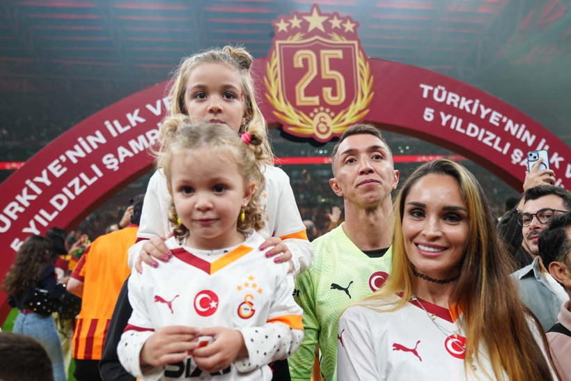 Galatasaray, şampiyonluk kupasını RAMS Park'ta kaldırdı; Muslera omuzlarda veda etti - Resim: 12