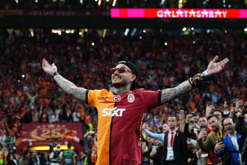 Galatasaray, şampiyonluk kupasını RAMS Park'ta kaldırdı; Muslera omuzlarda veda etti - Resim: 16