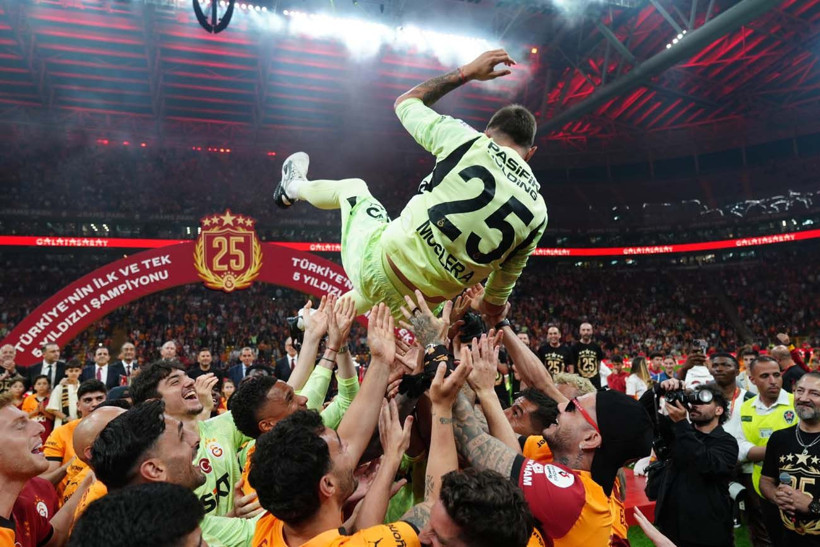 Galatasaray, şampiyonluk kupasını RAMS Park'ta kaldırdı; Muslera omuzlarda veda etti - Resim: 9