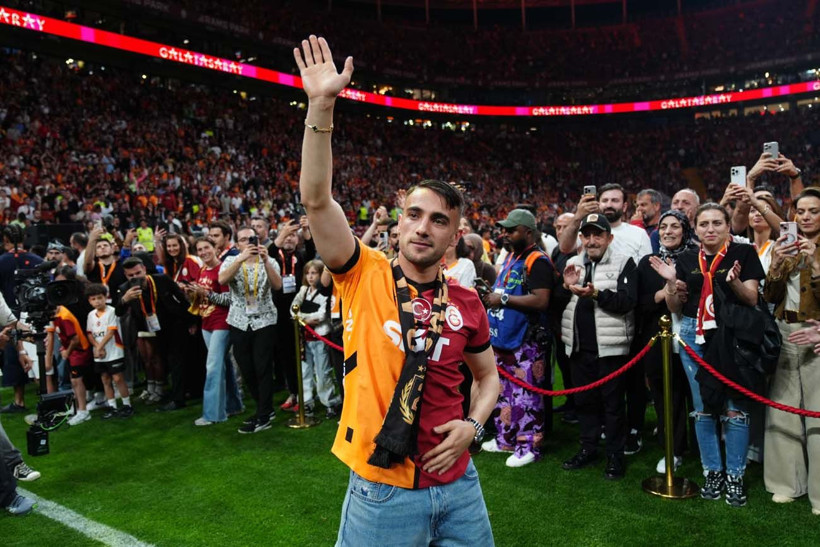 Galatasaray, şampiyonluk kupasını RAMS Park'ta kaldırdı; Muslera omuzlarda veda etti - Resim: 22