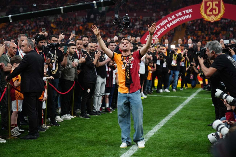 Galatasaray, şampiyonluk kupasını RAMS Park'ta kaldırdı; Muslera omuzlarda veda etti - Resim: 23
