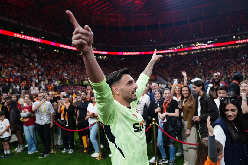 Galatasaray, şampiyonluk kupasını RAMS Park'ta kaldırdı; Muslera omuzlarda veda etti - Resim: 25