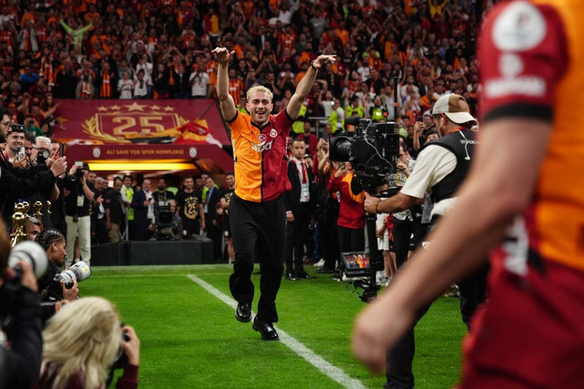 Galatasaray, şampiyonluk kupasını RAMS Park'ta kaldırdı; Muslera omuzlarda veda etti - Resim: 28