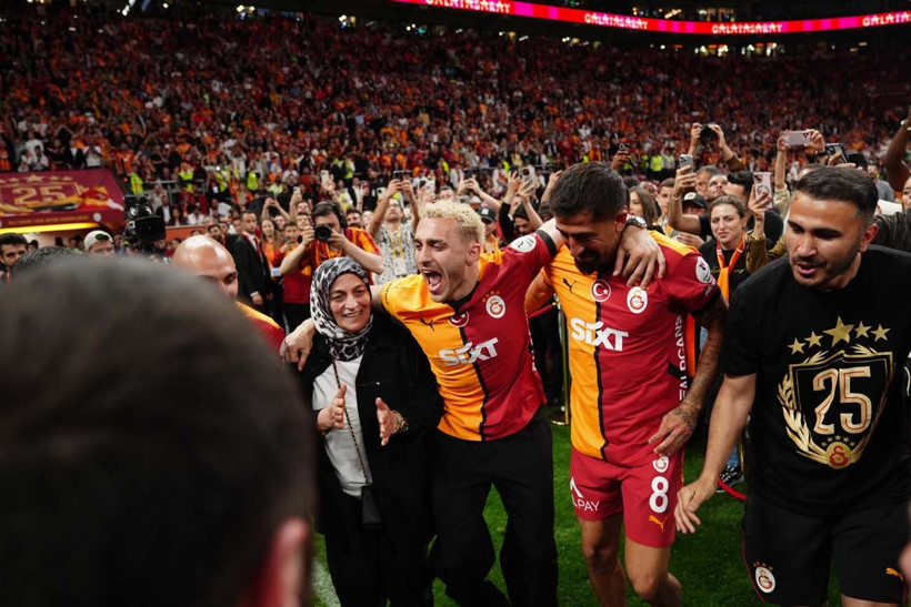 Galatasaray, şampiyonluk kupasını RAMS Park'ta kaldırdı; Muslera omuzlarda veda etti - Resim: 29