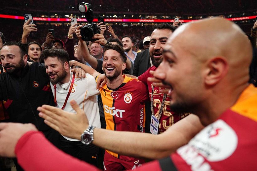 Galatasaray, şampiyonluk kupasını RAMS Park'ta kaldırdı; Muslera omuzlarda veda etti - Resim: 30