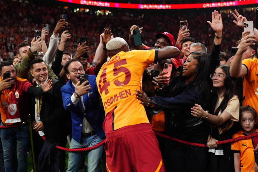 Galatasaray, şampiyonluk kupasını RAMS Park'ta kaldırdı; Muslera omuzlarda veda etti - Resim: 37