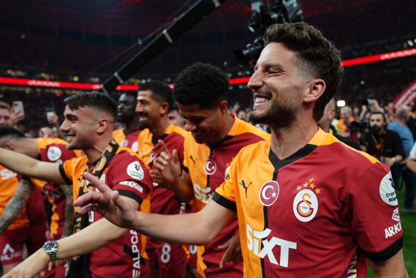 Galatasaray, şampiyonluk kupasını RAMS Park'ta kaldırdı; Muslera omuzlarda veda etti - Resim: 39