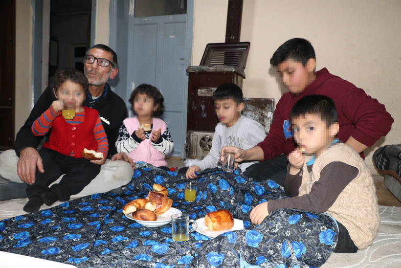 Eşi evi terk eden baba, 6 çocuğuyla baş başa kaldı - Resim : 1