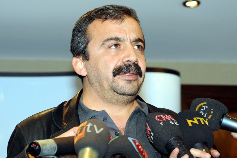 Sırrı Süreyya Önder: Siyasetçi, sinema yönetmeni, senarist, oyuncu, köşe yazarı - Resim: 5