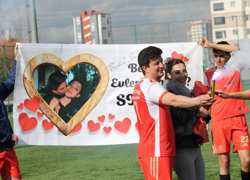 Kayseri’de amatör futbolcudan maçtan sonra evlilik teklifi - Resim : 1