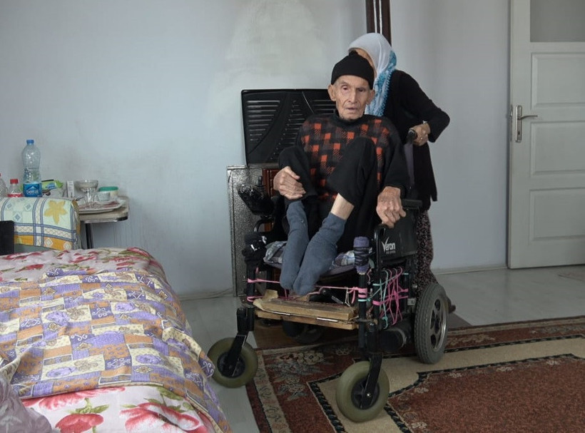 Belden aşağısı felç kocasına 60 yıldır sevgiyle bakıyor; 'Sen engellisin diye hiç demezdi' - Resim : 2