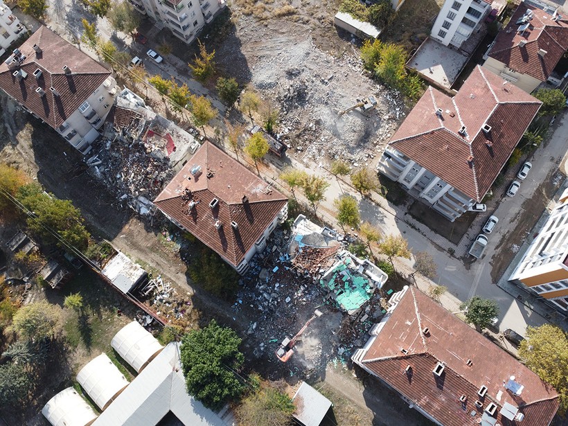 'Asrın felaketi'nin ikinci yılı... Yitirdiğimiz canlarımızı saygıyla anıyoruz - Resim : 11