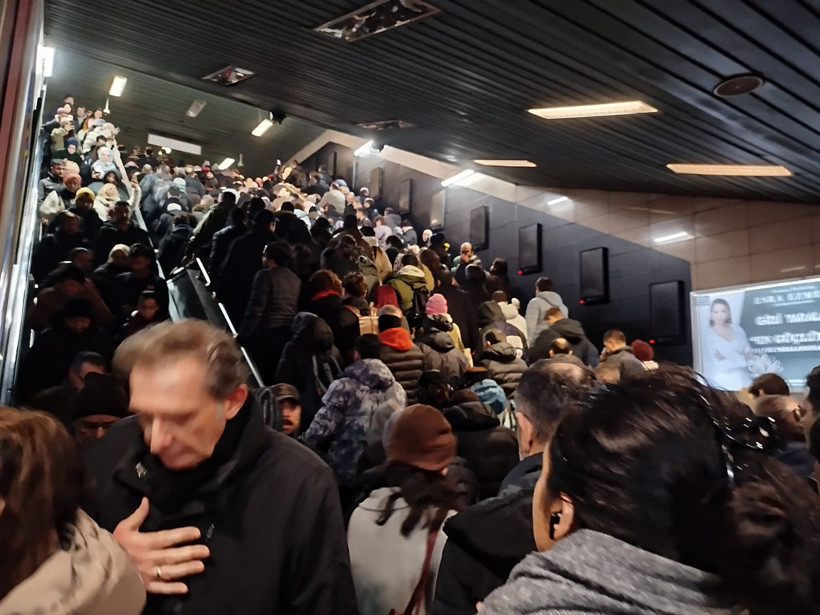 Gayrettepe Metro'da büyük izdiham! Vatandaşlar isyan etti - Resim : 2