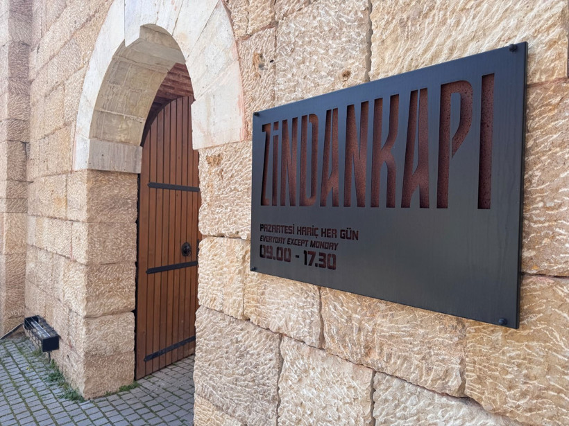 Önünden geçilmeye korkulan Zindankapı, 2 bin 500 yıl sonra sanatla hayat buldu - Resim: 3