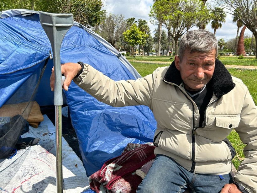 Bacağı sakatlanınca işinden oldu, parka kurduğu çadırda yaşıyor - Resim: 4