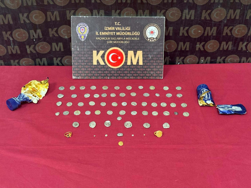 Valizde diş macunu tüplerine gizlenmiş tarihi eserler ele geçirildi - Resim : 1