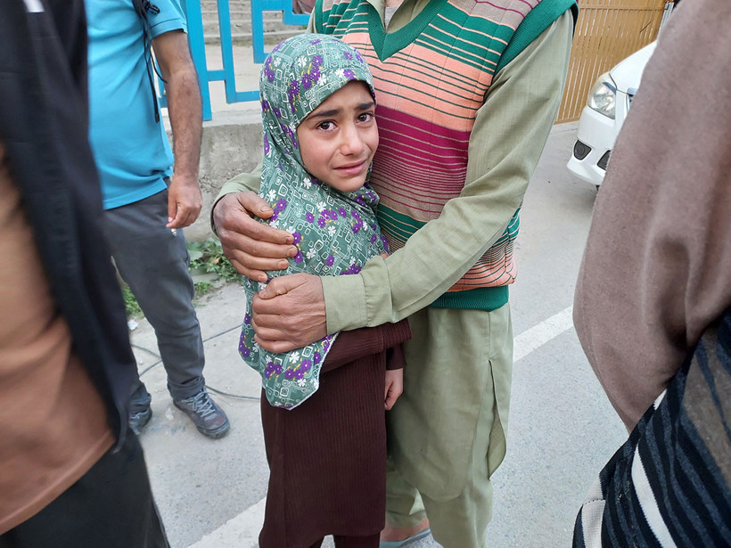 Hindistan, Pakistan ve ona bağlı Azad Keşmir'deki hedeflere füze yağdırdı... Pakistan hükümetinden orduya 'karşılık verme' yetkisi çıktı - Resim : 7