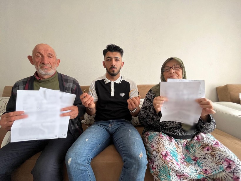 21 yıl önce 2 bileziğe evlatlık verilen Sefa, biyolojik ailesini bulana 2 bilezik ödül verecek - Resim: 1