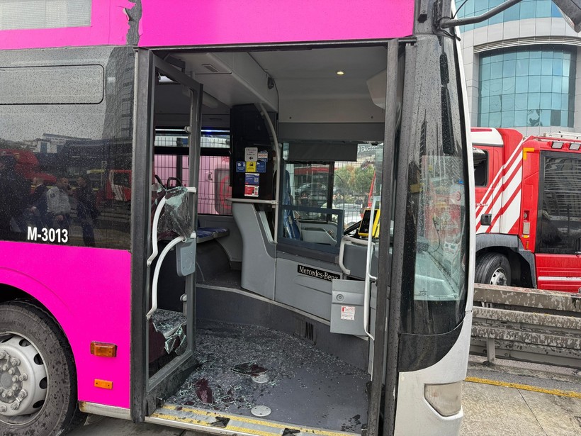 Beylikdüzü'ndeki metrobüs kazasından acı haber geldi: 1 ölü, 40 yaralı - Resim : 1
