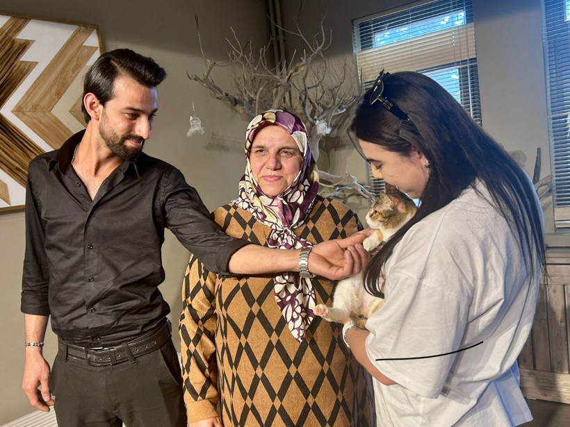 Depremzede kedi 'Defne'ye 2 yıl sonra yuva - Resim: 2