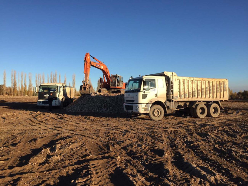 Hayvanlarına yem üretimi için kiraladığı araziden 1500 kamyon taş çıkardı, araziyi 7 yılda tarıma kazandırdı - Resim: 10