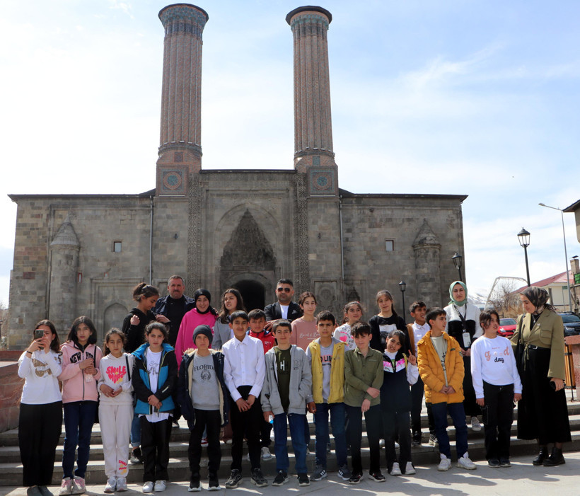 Kırsalda yaşayan 23 ortaokul öğrencisi, Erzurum'u ilk kez gördü - Resim : 1